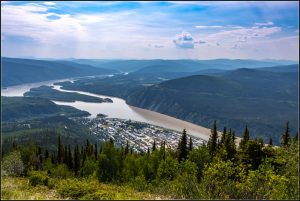 La route entre Tok et Dawson City.